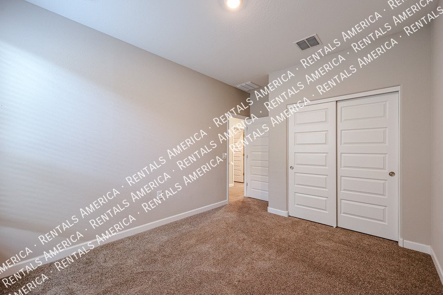 Move In Special! 3 bed 2 bath at Estrella property image