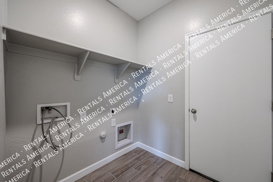 Move In Special! 3 bed 2 bath at Estrella property image