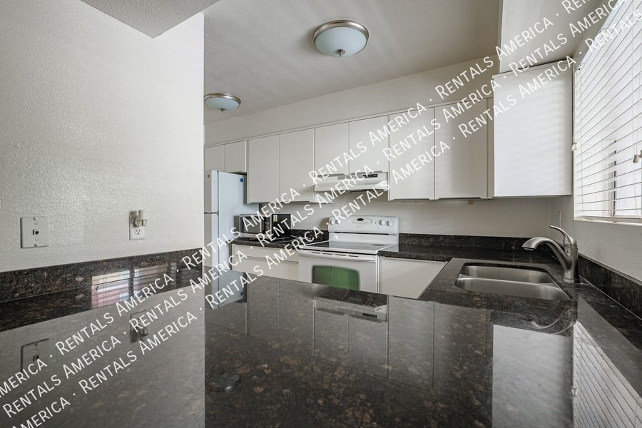 Beautiful 2 bed/2 bath condo property image