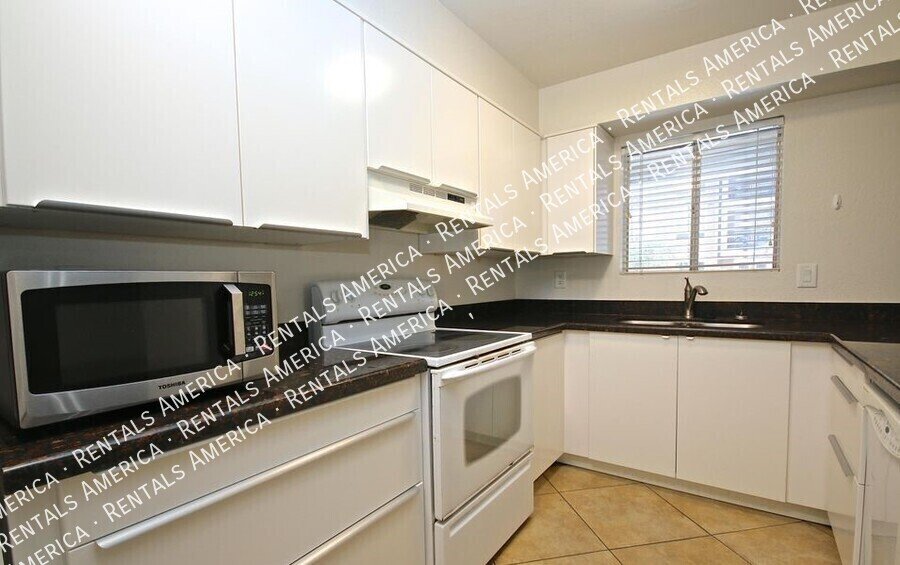 Beautiful 2 bed/2 bath condo property image