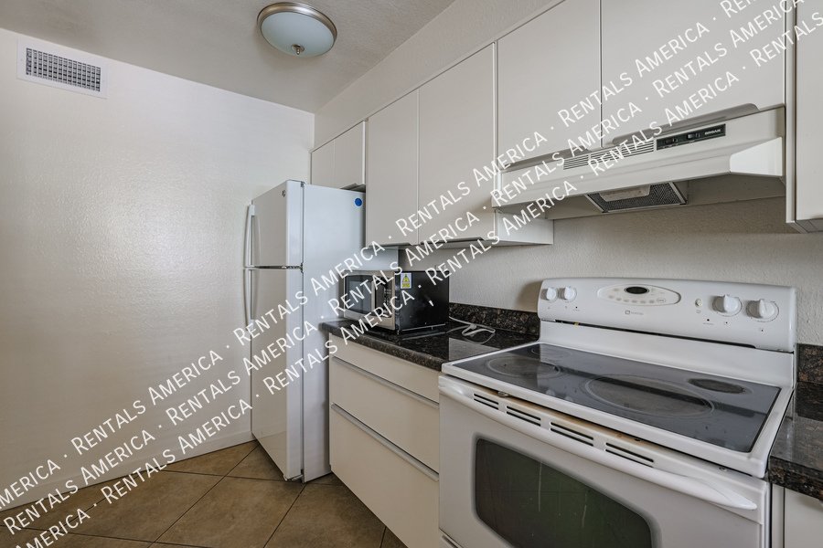 Beautiful 2 bed/2 bath condo property image