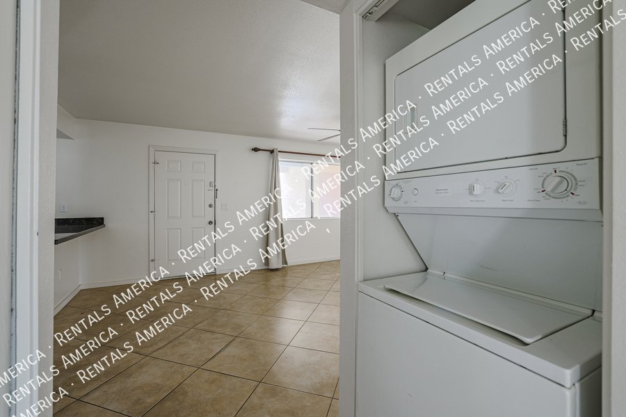 Beautiful 2 bed/2 bath condo property image