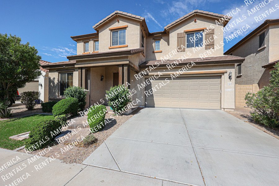4 bedroom/3 bath with 3 car tandem garage! property image