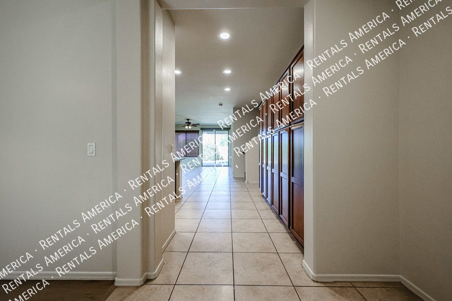 4 bedroom/3 bath with 3 car tandem garage! property image