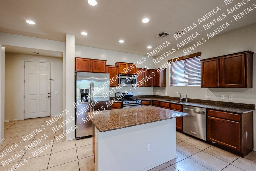 4 bedroom/3 bath with 3 car tandem garage! property image