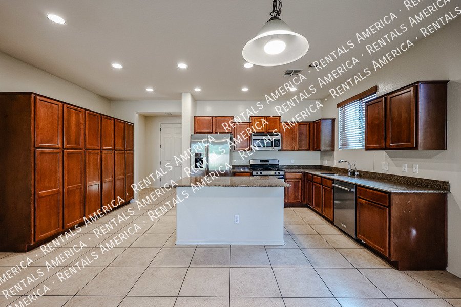 4 bedroom/3 bath with 3 car tandem garage! property image