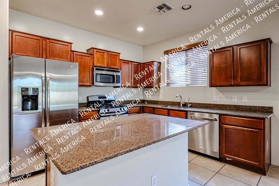 4 bedroom/3 bath with 3 car tandem garage! property image