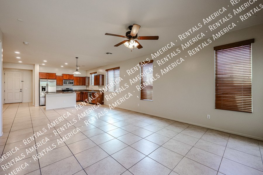 4 bedroom/3 bath with 3 car tandem garage! property image