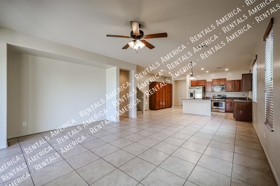 4 bedroom/3 bath with 3 car tandem garage! property image