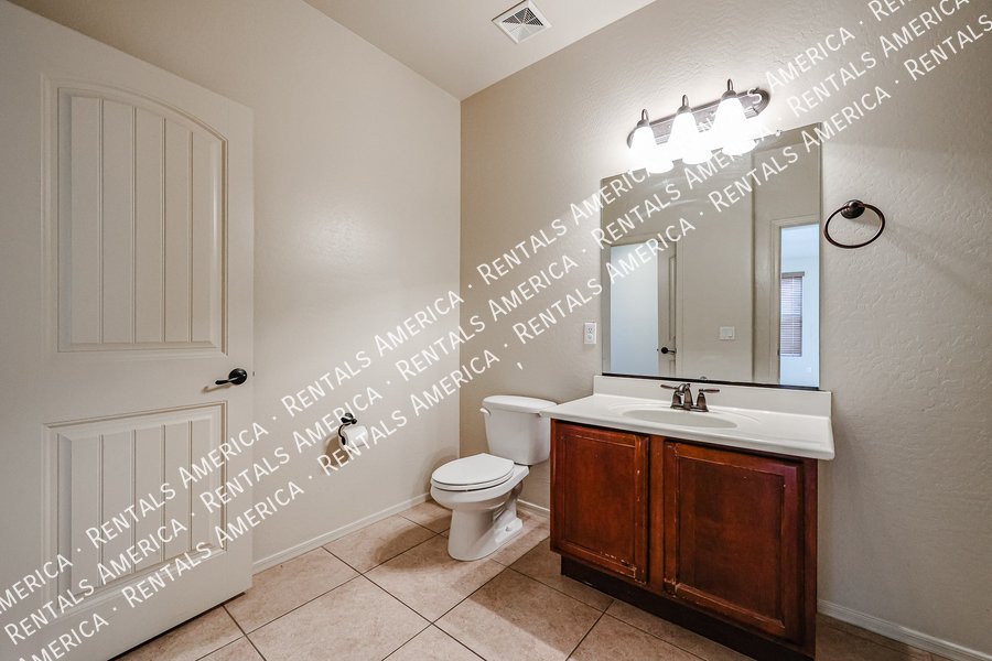 4 bedroom/3 bath with 3 car tandem garage! property image