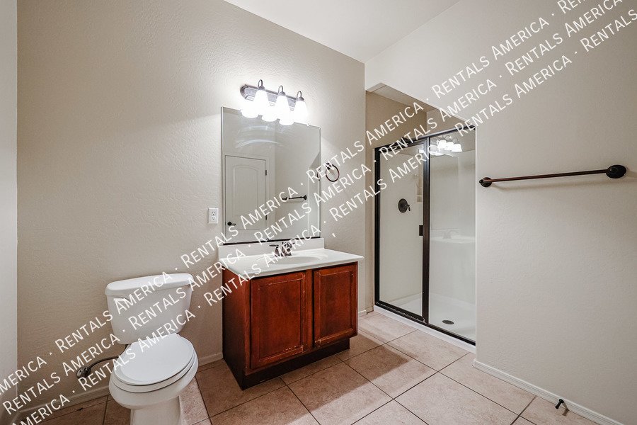 4 bedroom/3 bath with 3 car tandem garage! property image