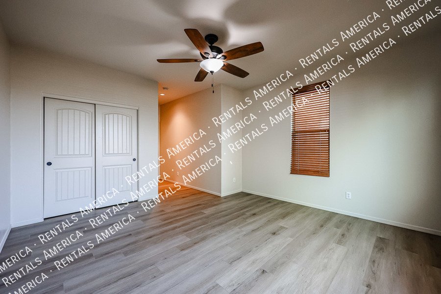 4 bedroom/3 bath with 3 car tandem garage! property image
