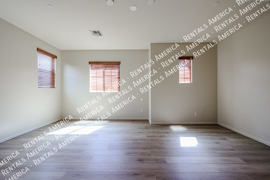 4 bedroom/3 bath with 3 car tandem garage! property image