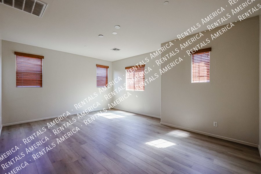 4 bedroom/3 bath with 3 car tandem garage! property image