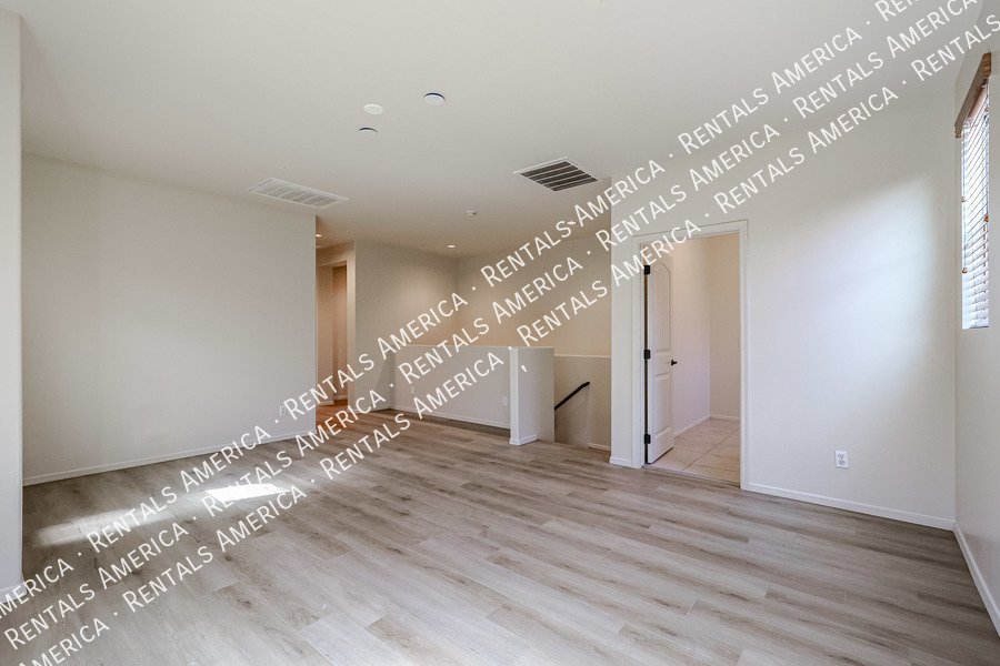 4 bedroom/3 bath with 3 car tandem garage! property image