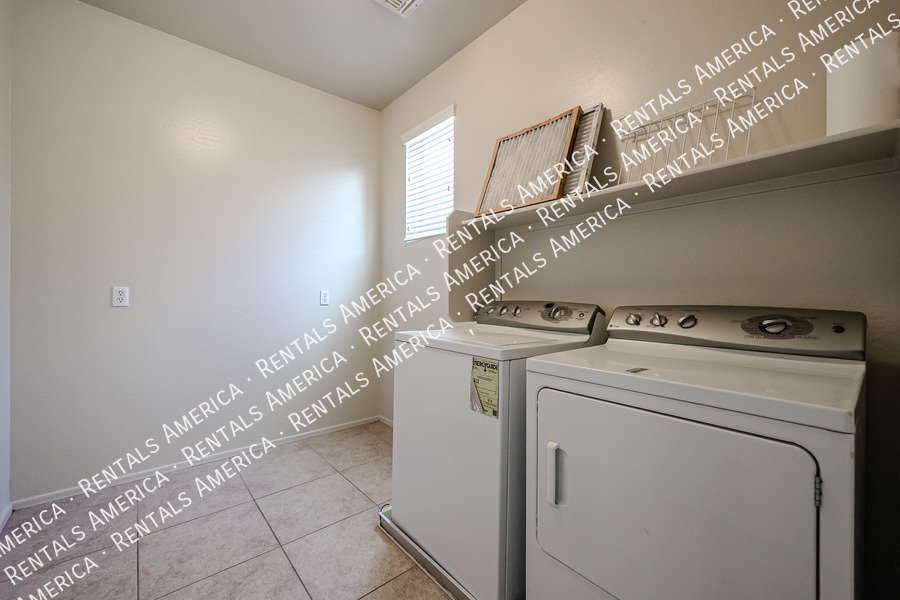 4 bedroom/3 bath with 3 car tandem garage! property image