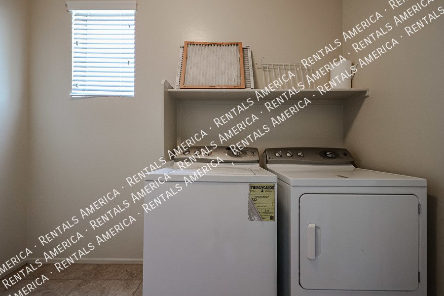 4 bedroom/3 bath with 3 car tandem garage! property image