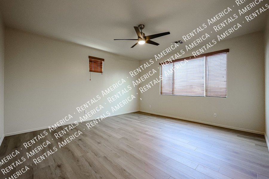 4 bedroom/3 bath with 3 car tandem garage! property image