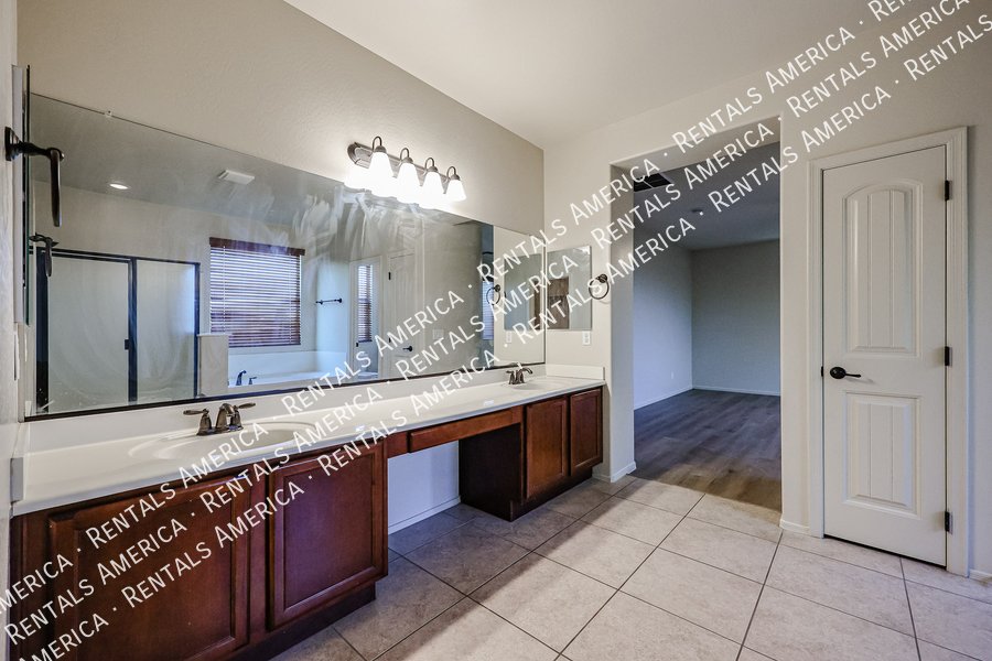 4 bedroom/3 bath with 3 car tandem garage! property image