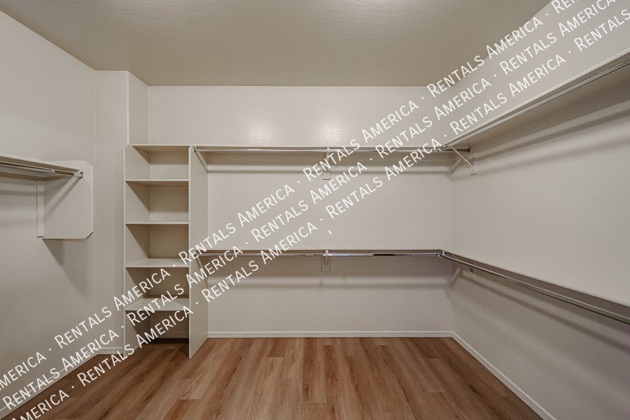 4 bedroom/3 bath with 3 car tandem garage! property image