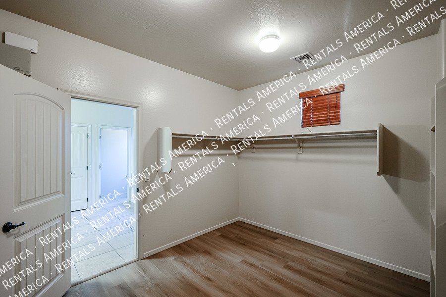 4 bedroom/3 bath with 3 car tandem garage! property image