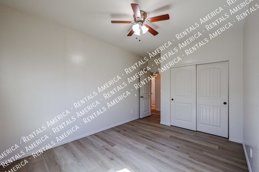 4 bedroom/3 bath with 3 car tandem garage! property image