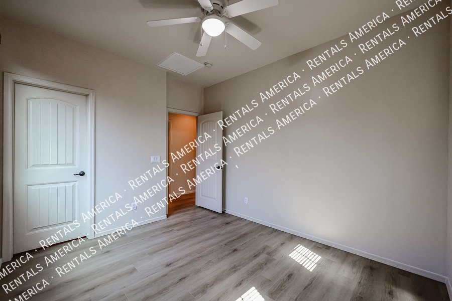 4 bedroom/3 bath with 3 car tandem garage! property image