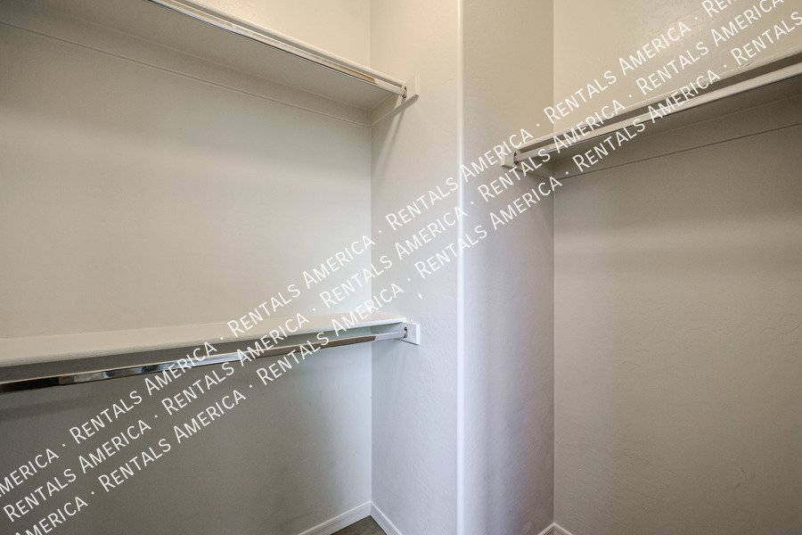 4 bedroom/3 bath with 3 car tandem garage! property image