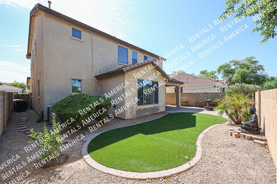 4 bedroom/3 bath with 3 car tandem garage! property image