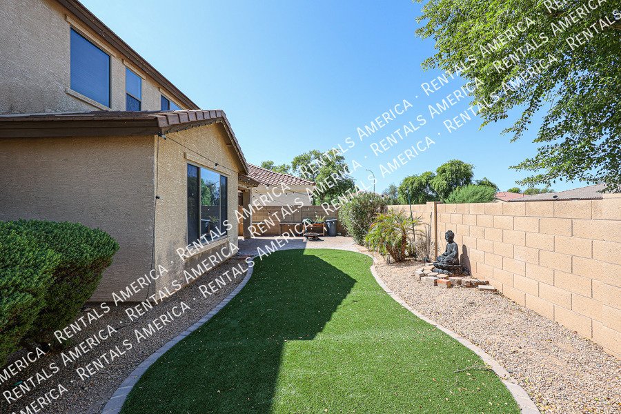 4 bedroom/3 bath with 3 car tandem garage! property image