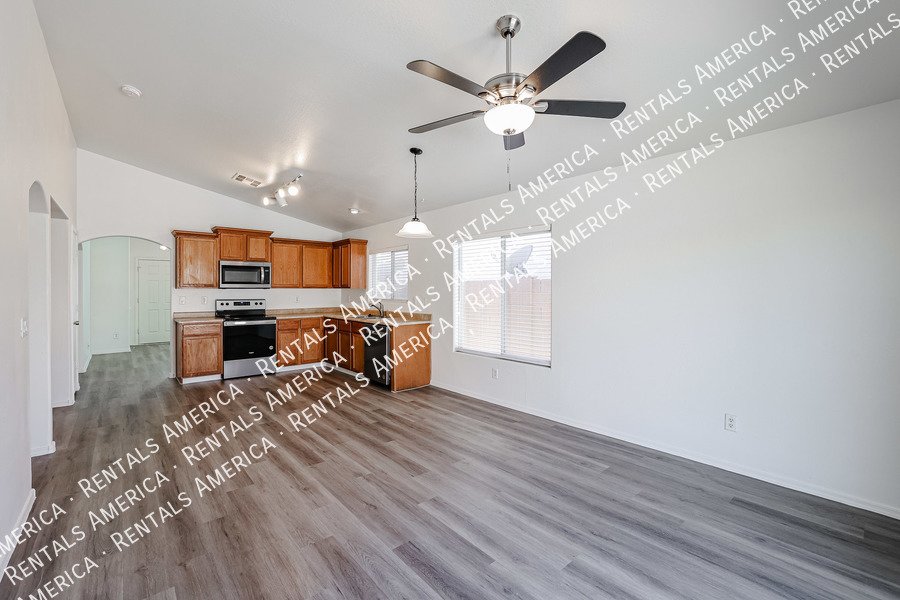 MI SPECIAL! Beautiful 3BD 2BA Home in Windmill Village in Buckeye! property image