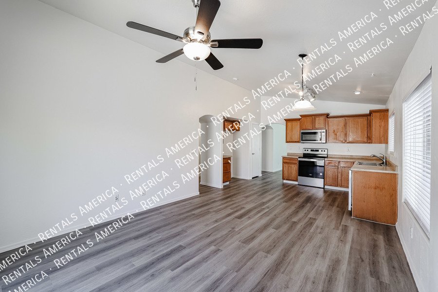 MI SPECIAL! Beautiful 3BD 2BA Home in Windmill Village in Buckeye! property image