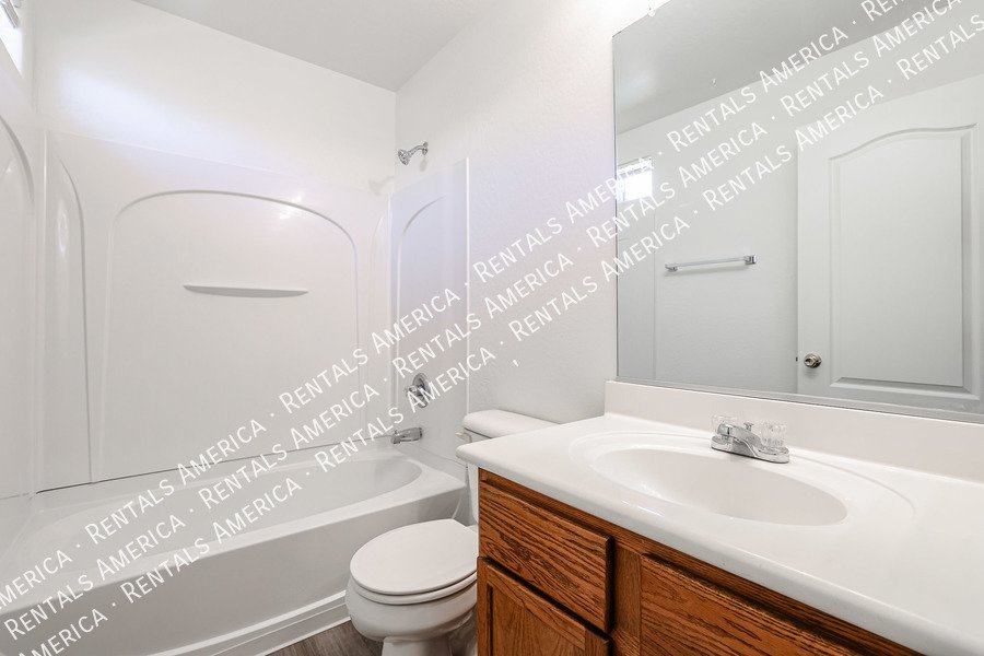 MI SPECIAL! Beautiful 3BD 2BA Home in Windmill Village in Buckeye! property image