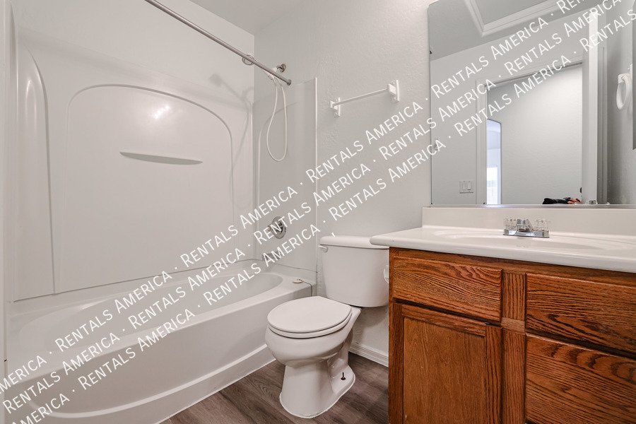 MI SPECIAL! Beautiful 3BD 2BA Home in Windmill Village in Buckeye! property image