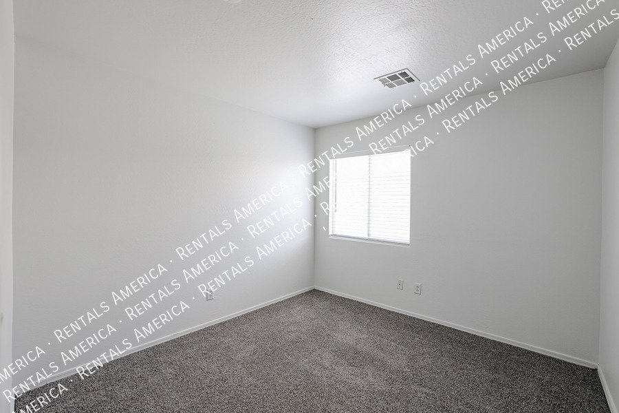 MI SPECIAL! Beautiful 3BD 2BA Home in Windmill Village in Buckeye! property image