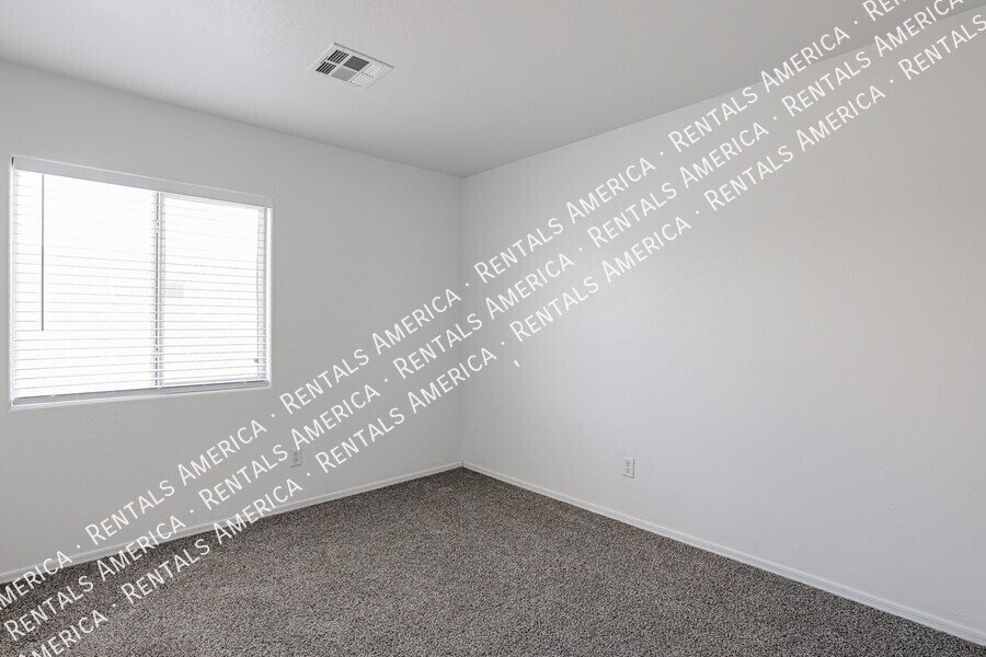 MI SPECIAL! Beautiful 3BD 2BA Home in Windmill Village in Buckeye! property image