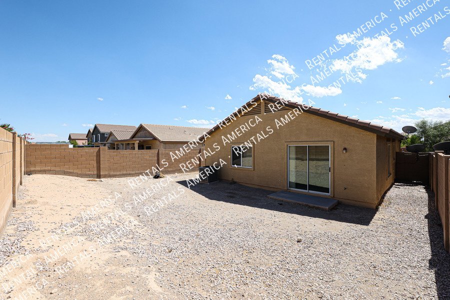 MI SPECIAL! Beautiful 3BD 2BA Home in Windmill Village in Buckeye! property image