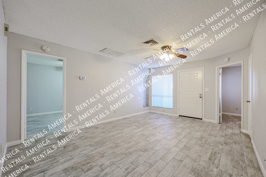Spacious 2 Bedroom 2 Full Bath condo! GREAT LOCATION! property image