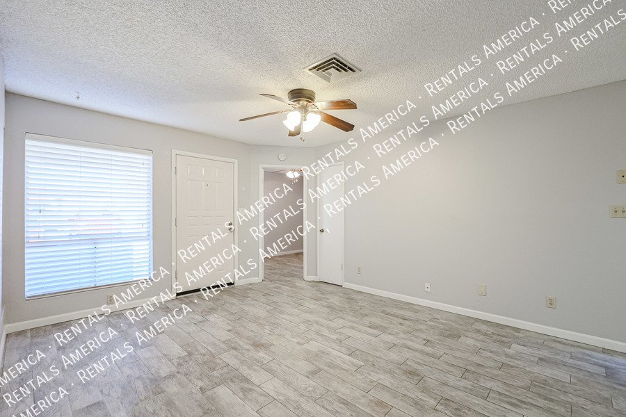 Spacious 2 Bedroom 2 Full Bath condo! GREAT LOCATION! property image