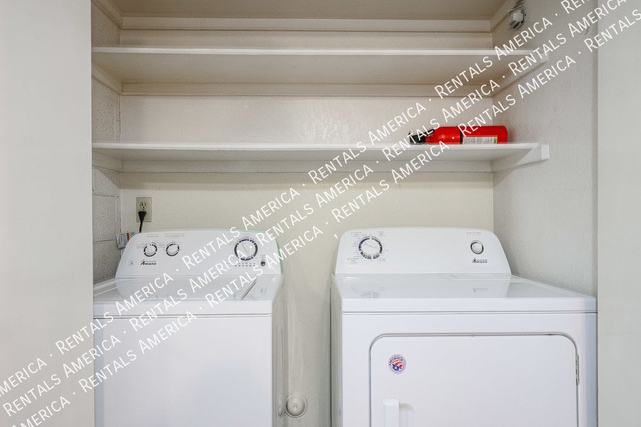 Spacious 2 Bedroom 2 Full Bath condo! GREAT LOCATION! property image