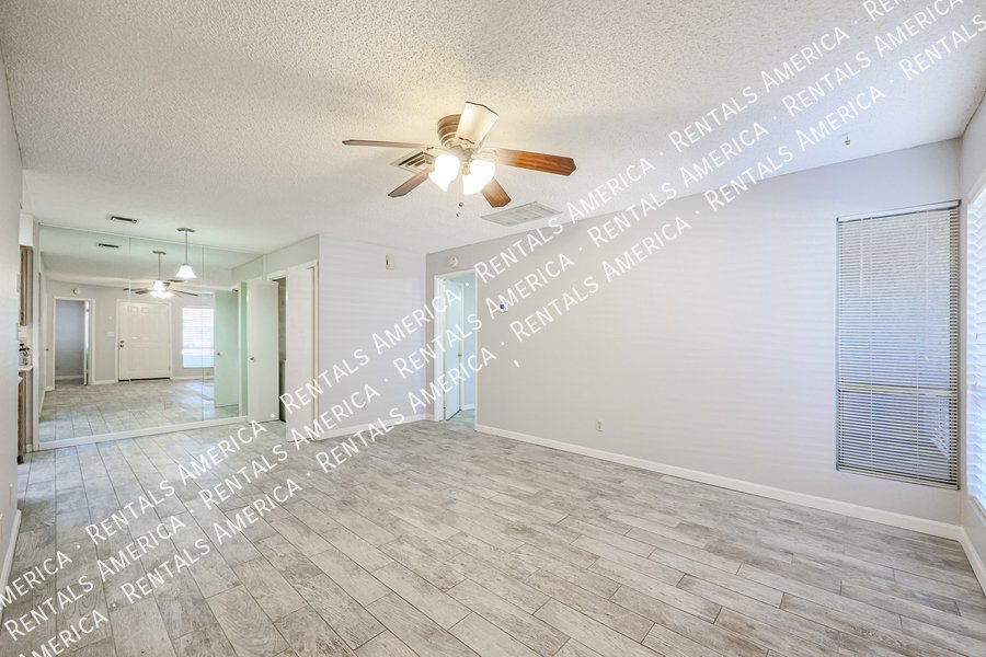 Spacious 2 Bedroom 2 Full Bath condo! GREAT LOCATION! property image