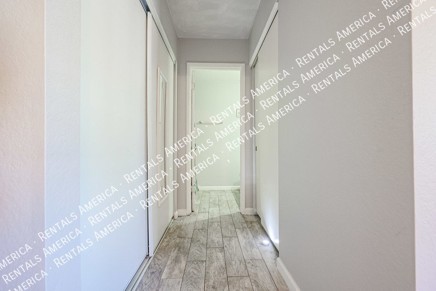 Spacious 2 Bedroom 2 Full Bath condo! GREAT LOCATION! property image