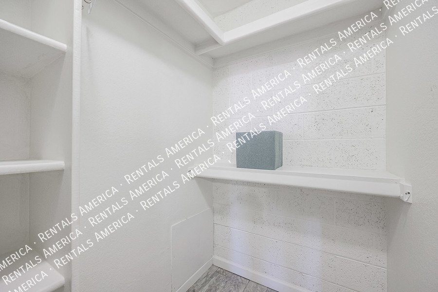 Spacious 2 Bedroom 2 Full Bath condo! GREAT LOCATION! property image
