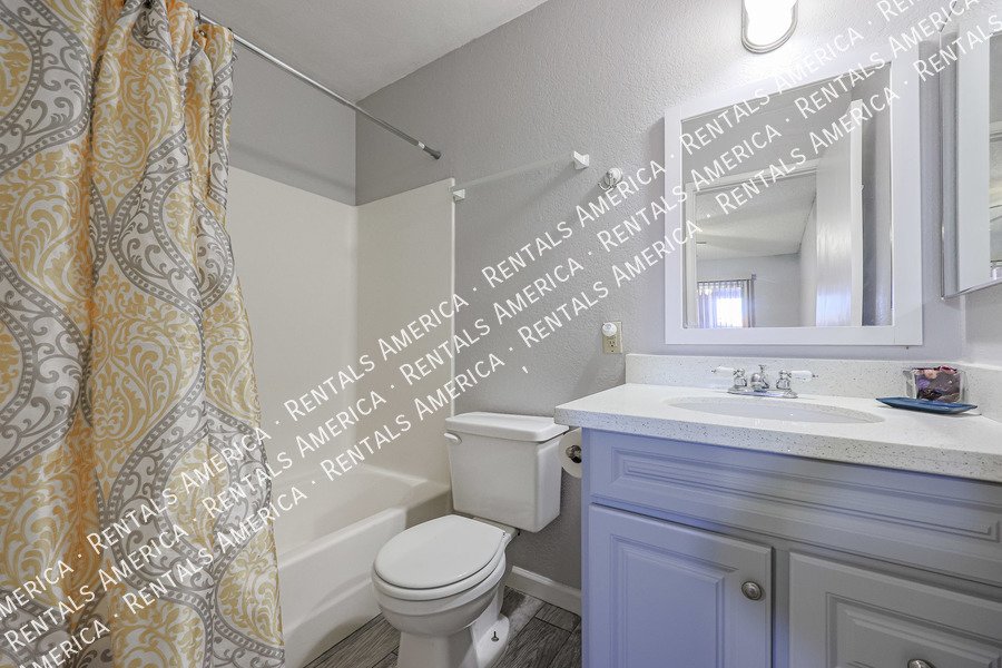 Spacious 2 Bedroom 2 Full Bath condo! GREAT LOCATION! property image