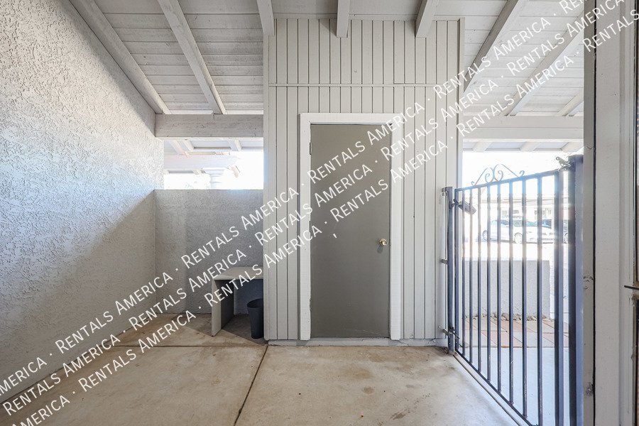 Spacious 2 Bedroom 2 Full Bath condo! GREAT LOCATION! property image