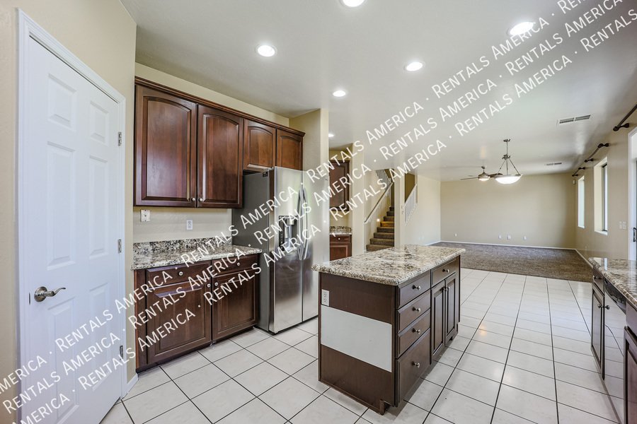 Spacious 5 Bedroom Home in Trailside Point! property image