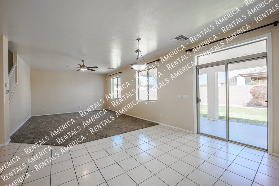 Spacious 5 Bedroom Home in Trailside Point! property image