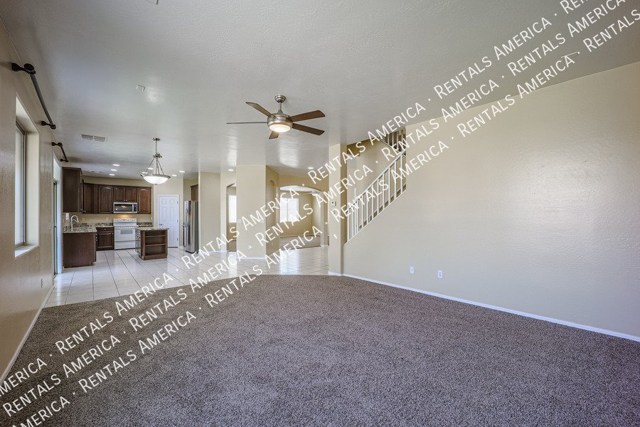 Spacious 5 Bedroom Home in Trailside Point! property image