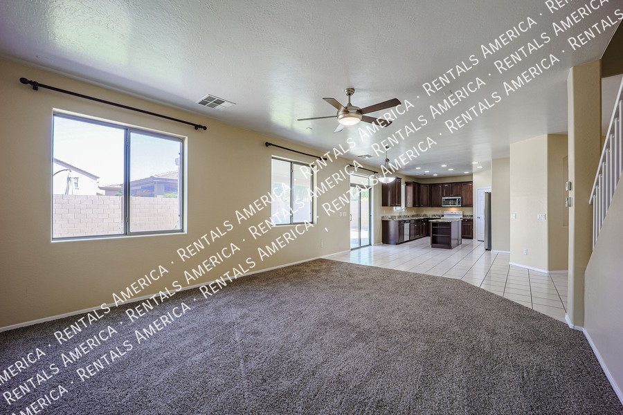 Spacious 5 Bedroom Home in Trailside Point! property image
