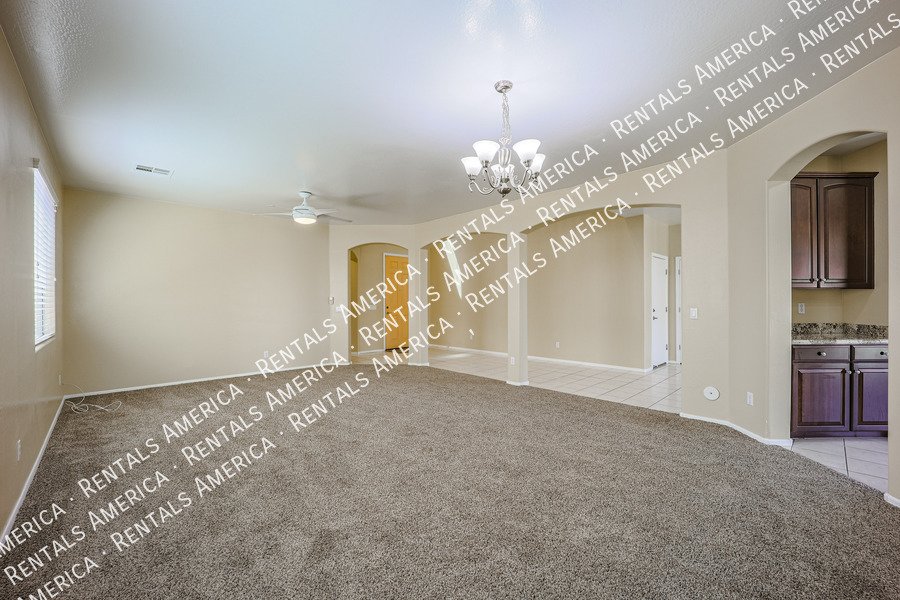 Spacious 5 Bedroom Home in Trailside Point! property image